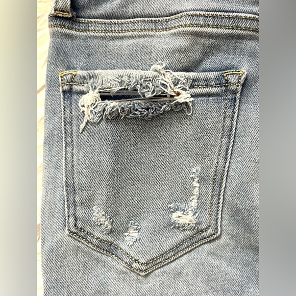 Cello Women's Distressed Light Blue Jeans Size 7 - Picture 15 of 15